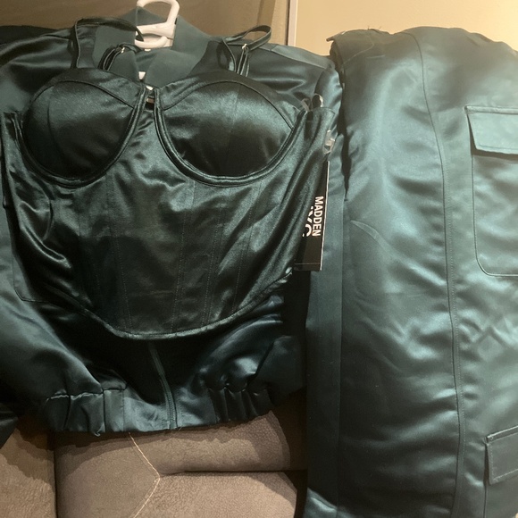 Madden Nyc Pants - Woman’s 3 Piece Winter Green Satin Set Lg
